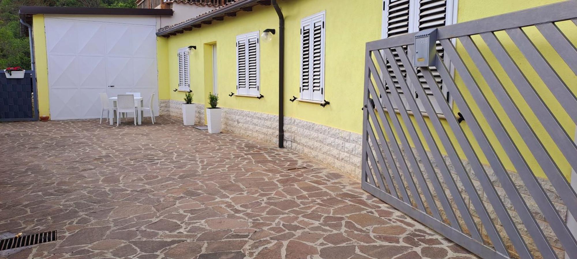 Casa Gialla LʼAquila Exteriör bild